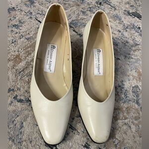Etienne Aigner Taylor Ivory leather Pumps Size 7 M